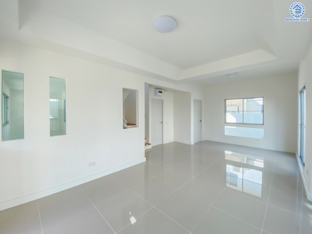 บ้านมือสองตกแต่งใหม่ ม.พฤกษ์ลดา1 บางใหญ่-เซ็นทรัลเวสต์เกต บนเนื้อที่ 50 ตร.ว. ฟังก์ชัน 3 ห้องนอน 2 ห้องน้ำ 2 ที่จอดรถ ทำเลเดินทางสะดวก เชื่อมต่อถ.กาญจนาภิเษก เพียง 10 นาทีถึงรถไฟฟ้าสายสีม่วง "สถานีคลองบางไผ่" ใกล้เซ็นทรัลเวสต์เกต จองเลย!...